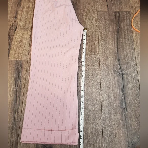 Pink pinstripe capris - Picture 5 of 8